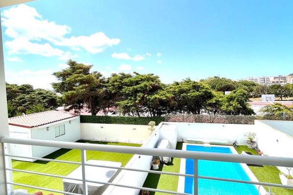 Moradia de Sonho em Condomínio Exclusivo!