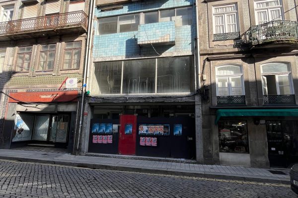 Edificio centro do Porto 7T1 – Loja com Cave